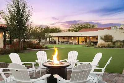 Image de Swss Dos Casas: Large 2‑Home Estate | Pool | Splash Pad | Putting Green | Jungle Gym