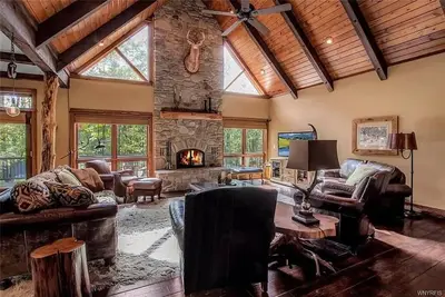 Image de Luxurious Chalet! Hot-tub, Bonfire & A+ Location for Skiing/Town