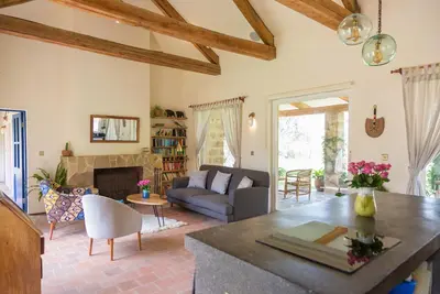 Image de Olanga House: Beautiful Modern Wildlife Getaway