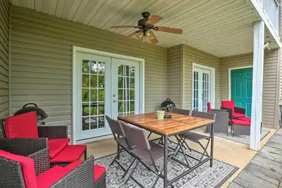 Image de Sun-Soaked Lake Taneycomo Condo w/ Furnished Patio