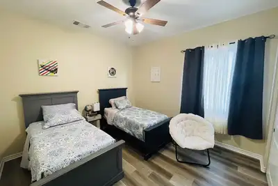 Image de Luxury Home 3300 Sq Ft, Quiet Neighborhood