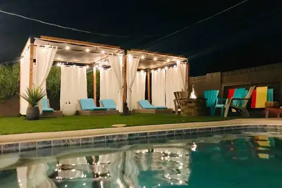 The Phoenix 🔥, 3 min to Old Town, Heated pool ⛱️, Resort-like backyard 🌴