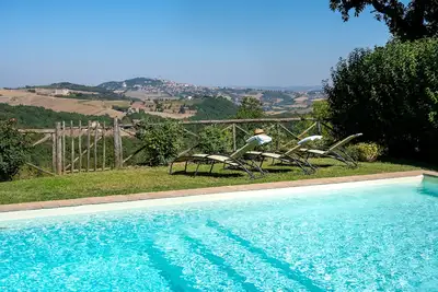 Image de Casale Torregentile, sleeps 10 in comfort and style. Superb views, A/C