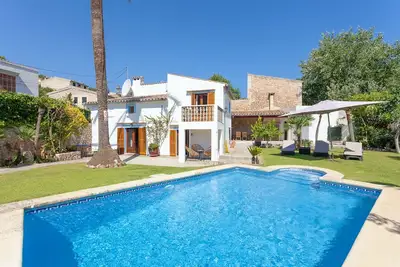 Casa Pont Roma by Vida Villas, Private pool walk to restaurants and shops