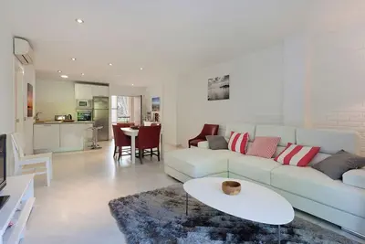 Image de Pine Walk Apartment close to beach and shops