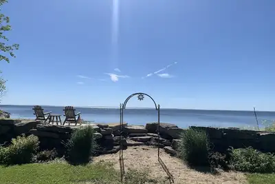 Image de Cozy home on the bay with sand beach and beautiful sunrises! 🌅