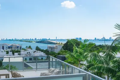 Image de Cozy New Studio Ocean View @ Design District