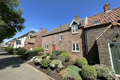 Image de Stunning Coastal Cottage - Sleeping 6 in 3 Bedrooms - Pool and Beach Access Included.