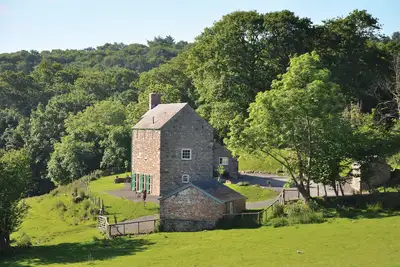 Image de Lletty -  An historic three-storey Grade Ii stone holiday farmhouse dating from the 17th century