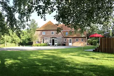 Image de Stylishly furnished vacation home with large garden, sauna and hot tub