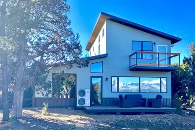 Image de Brand New Magical Modern Home by Mesa Verde Park with Scenic Mountain Views