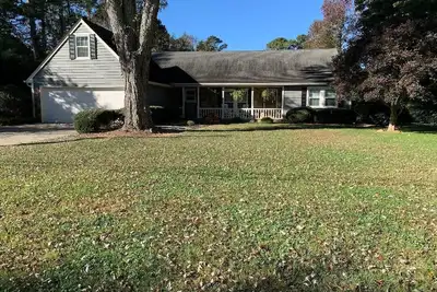 Image de Suburban Home close to shopping, restaurants, parks, and 30 min. to Atlanta City