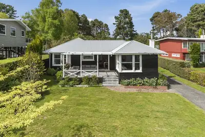 Image de The Lake House Garden - Waitetoko Holiday Home