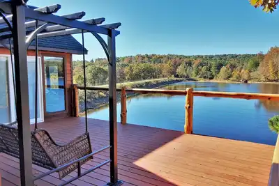 Image de Dancing Under Red Skies Tree House @Spring Lake
