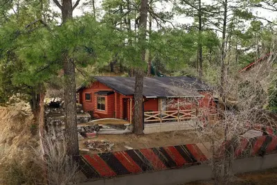 Image de Rustic Cabin Bordering the Pines, Less than 1mi to Dt Square