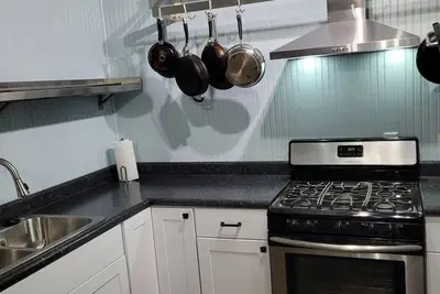 Image de Amazing views of the lake and sunsets in a recently renovated home.