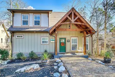 Beautiful mountain home with modern features Gas fire-place on the screened deck