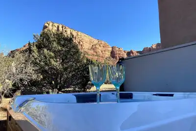 Image de Unforgettable Chapel Rock Direct Window Views, Hot Tub, Patio, Wildlife Sightings!