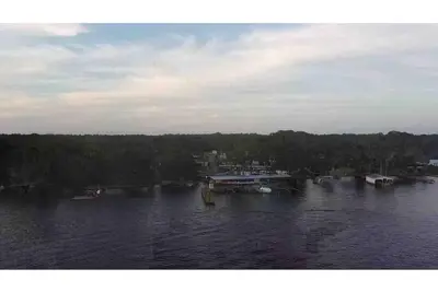 Image de Beautiful Water Front Cabins