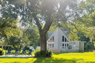 Image de Secluded Bayview vacation home with private beach