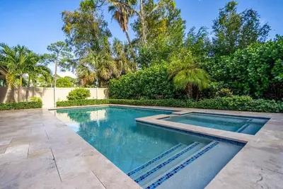 Image de Entire Residential Home With Luxury Pool and Spa