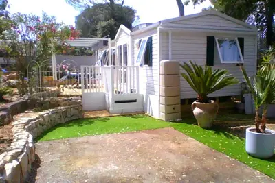 Image de Mobilhome domaine 5*, On a large terrace pitch; French Riviera