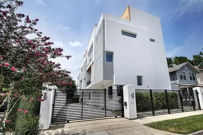 Image de Modern Townhome in the artsy Montrose neighborhood
