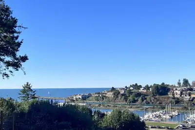 Image de 🐳🧜🏽‍♀️Sea La’Views OceanHarborRiverVIEWS wHOT Tub Walk2Ocean Luxury KingBeds+ Ev+Fun