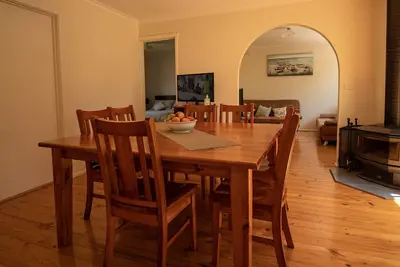 Image de House short walk from the beach with lots of room for kids to run