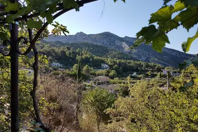 Image de Guest House Vue Panoramique Des Colines Depuis La Terrasse Calme