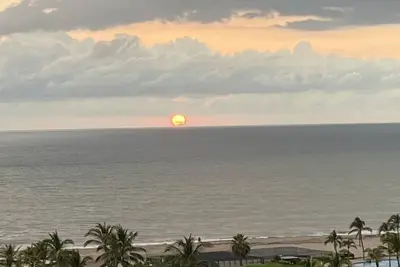 Image de 2 bedroom suite kitchen/livingroom Lrgbalcony pool Based on resort availability