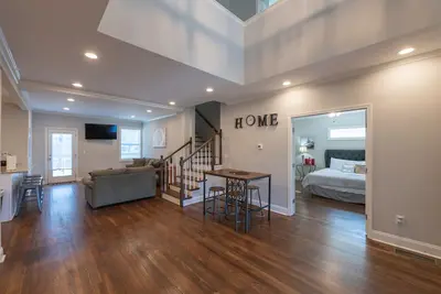 Image de 5br home 12min from airport 5min to heart of city