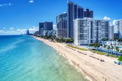 Image de 97–A Hollywood Beach Oceanfront Condo with Free Parking!