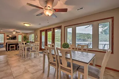 Image de Ideally Located Home w/ Private Dock in Camdenton!
