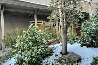 Image de Pet Friendly Villa Unit with Two-Primary Bedroom Suites on Bend's Westside