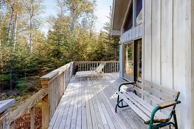 Image de Bay Home W/ Beautiful Water Views, Rock Ledge Shoreline, Deck, Firepit & WiFi