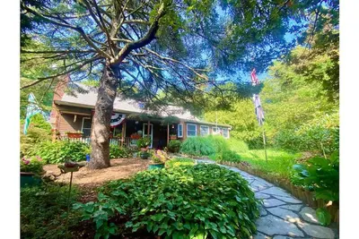 Image de Oasis by the bay with Hot Tub- bike to the pond- 5 mins to Cc National Seashore!