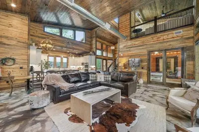 Image de Unwind, Play, and Make Memories — Your Perfect Getaway Awaits! Beautiful creek!