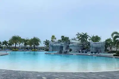 Image de Near Beaches. Community Amenities have pool, restaurants and bars.