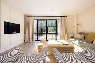 Image de Battersea Set – 3 Bedroom Home with Garden