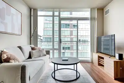Lovely Bellevue 2br w/ Gym, W/D & Roof Deck, near Downtown, by Blueground