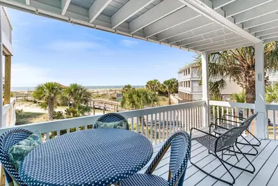 Image de Ocean and Beach Views from Bed at this hidden gem!