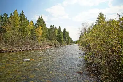 Blue River in Backyard - Hot Tub, Close to 5 Ski Resorts, On Free Bus Route