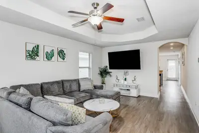 Image de Little Gem |Reduced Rates |Extended Stays Accepted |5 Min to Nas & Downtown Pensacola |Fenced Yard