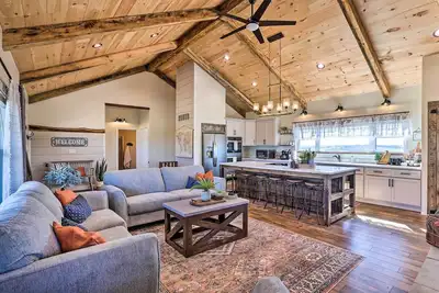 Image de Chic Williamstown Retreat with Pool & Hot Tub!