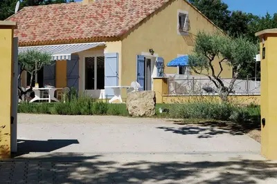 Image de Villa spacieuse avec piscine privée en Provence
