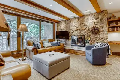 Image de Village Center 4j | Spacious 2br in the Heart of Vail Village