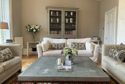 Image de Georgian 3 Bedroom Flat With Large Super King Beds, Great Location Bath