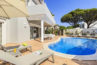 Image de Great villa with Pool + Games Room + Sky Sports Channels! ! !