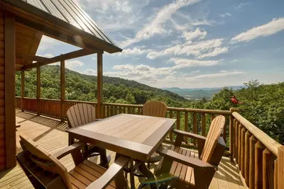 Image de Whiskey Mountain Lodge * Mountain View! ! *Private Mountain Setting *Hot Tub *Pool Table *Ping Pong